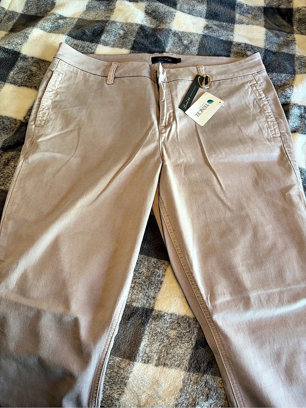 Level 99 Straight Leg Pants in Pink Size 32 NWT